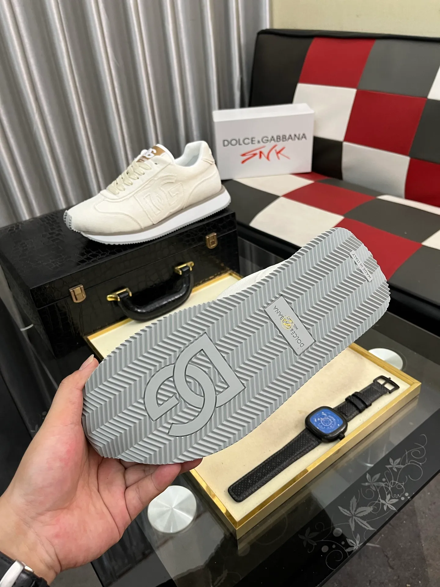 Men's shoes 💰458⌚️⌚️DG's latest popular casual shoes 🔥🔥, the tongue has the brand's iconic details, and the combination of silk cowhide and cow suede enhances the style. Fashionable and versatile, it can complement any look. Create an exquisite design with unique dynamic vitality and modern atmosphere, showing modern elegance. Size: 36-464️⃣colors available